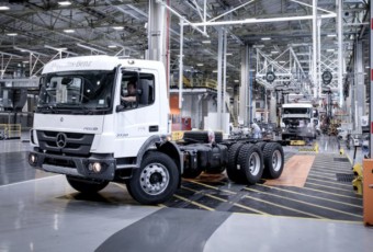 Produção de caminhões supera 160 mil em 2022